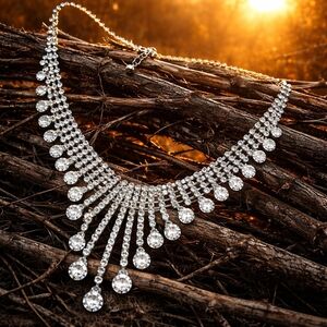 ✨ Statement Rhinestone Necklace – Elegant Sparkle Piece 💎🔥